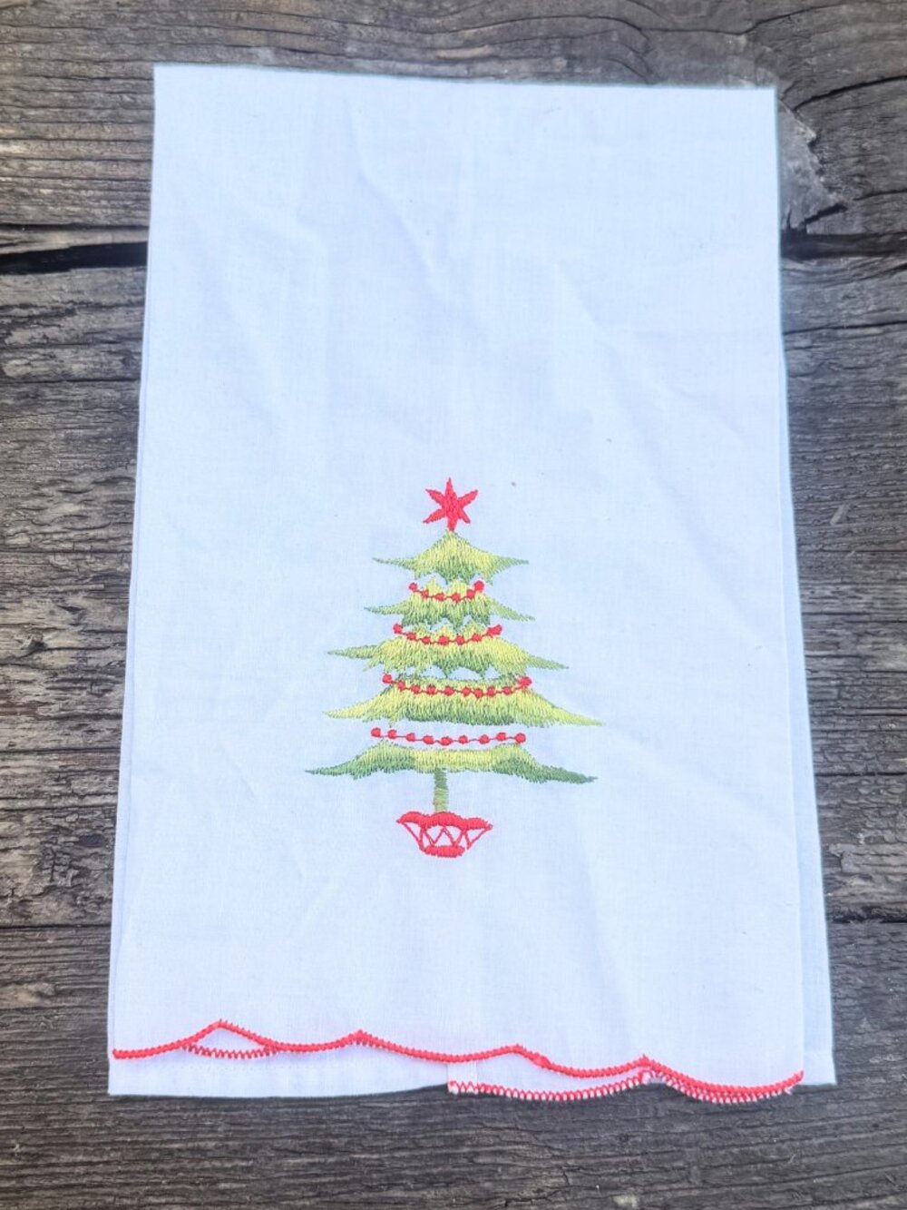 Vintage Tea Towel Embroidered Christmas Tree Linen Retro MCM Scalloped Fingertip